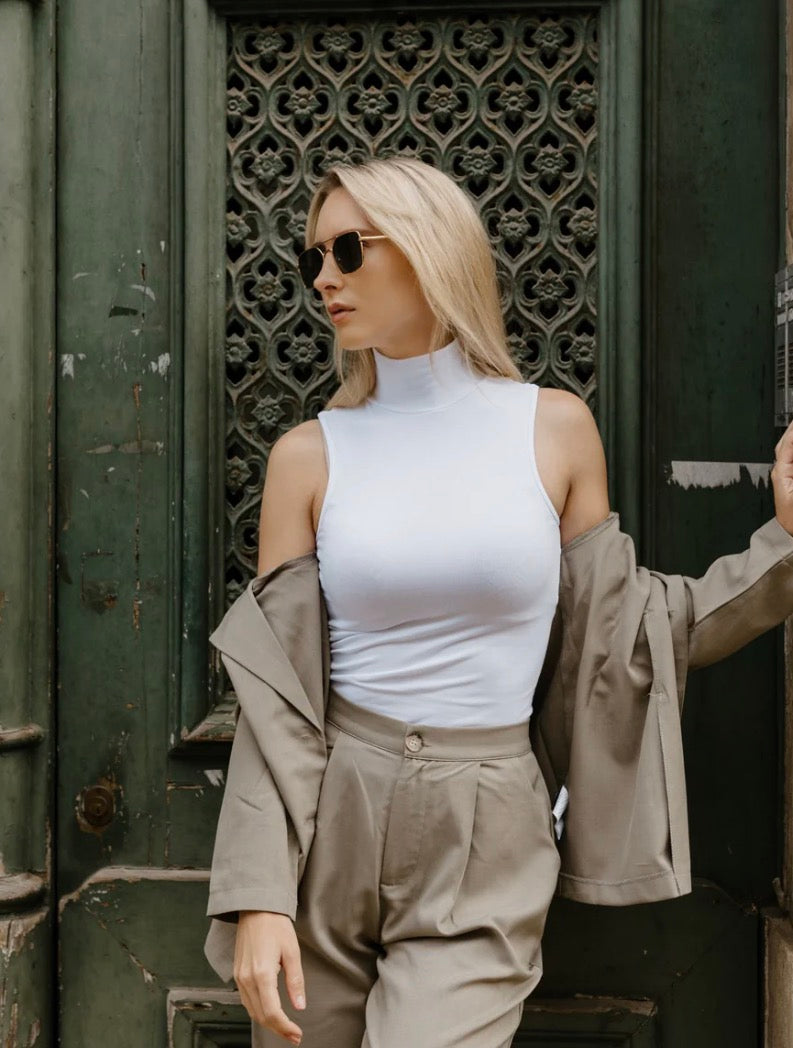 Sleeveless Mock Neck Regular- White