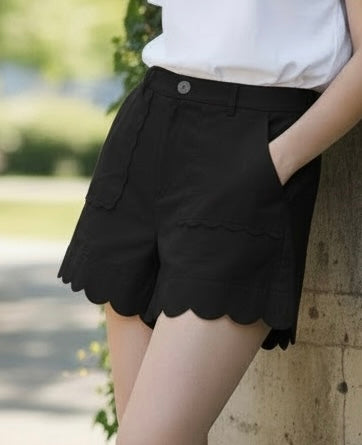 Scalloped Pocket Trimmed Shorts